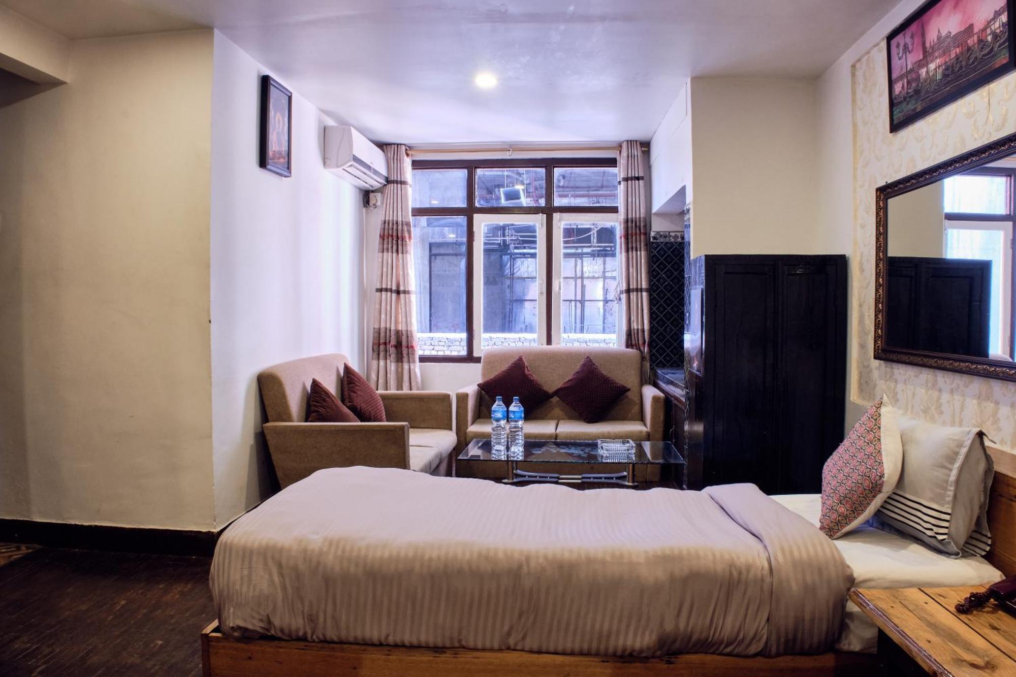 Hotel Shree Tara Катманду Экстерьер фото